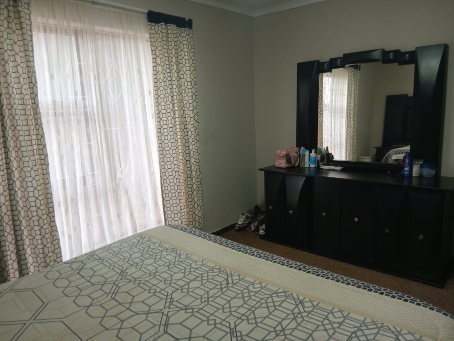 2 Bedroom Property for Sale in Kwa Nobuhle Eastern Cape